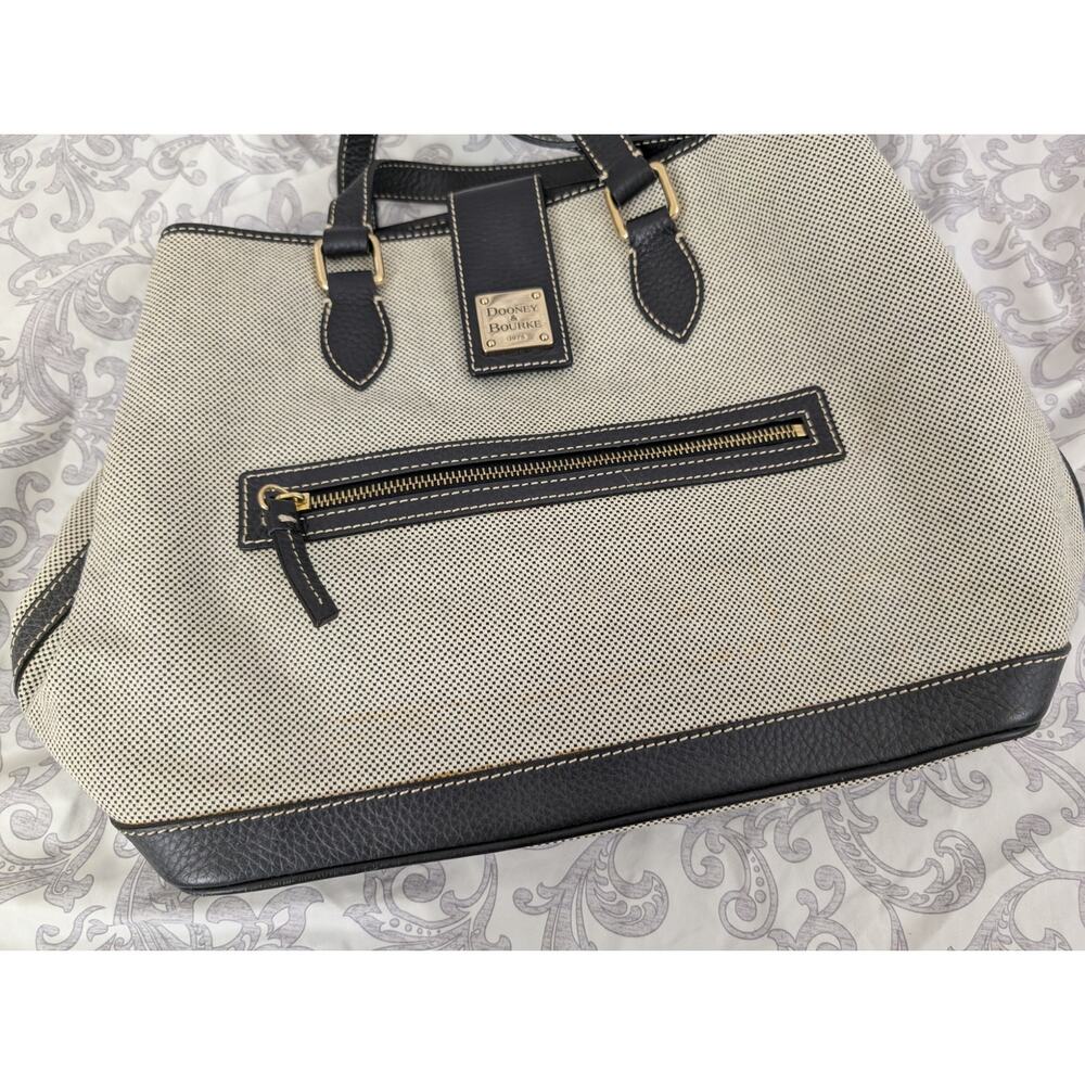 dooney & bourke purse - Picture 2 of 11